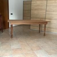 Tavolo in legno massello