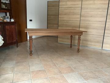 Tavolo in legno massello