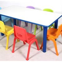 Tavolo rett.  con bordo e gambe blu + 6 sedie nido