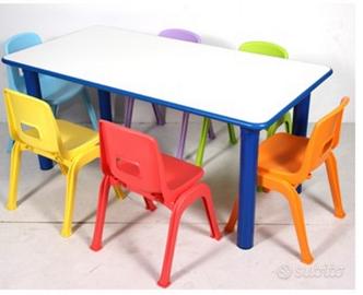 Tavolo rett.  con bordo e gambe blu + 6 sedie nido