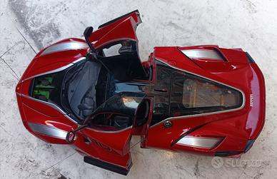 modellino la Ferrari 1:18 Burago 
