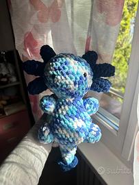 pupazzo fatto a mano - uncinetto AXOLOTL