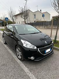 Peugeot 208 1.4 benzina- 2012