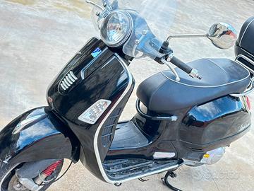 Vespa 125 con bauletto