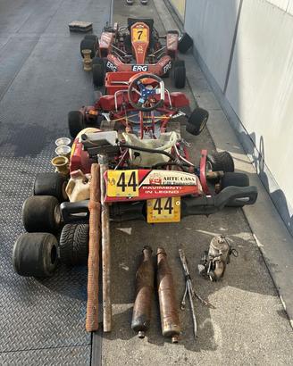 Go kart da competizione con kit di ricambio