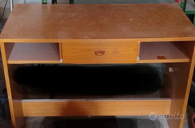 scrivania con libreria 