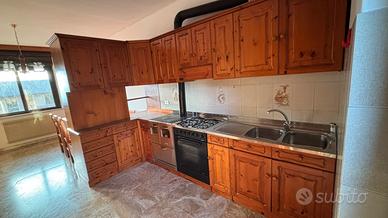 Cucina completa rustica in legno con accessori