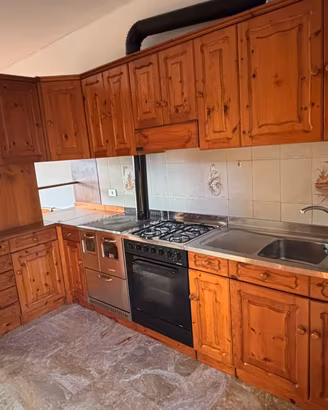 Cucina completa rustica in legno con accessori