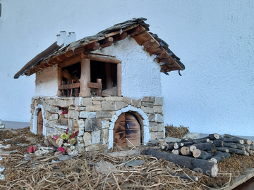 Casa per PRESEPE, artigianale e ricca di dettagli