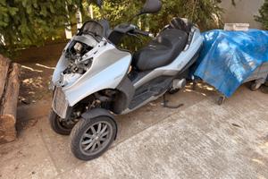 Piaggio mp3 250