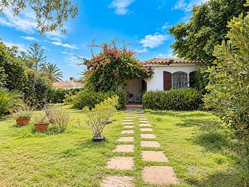 Villa indipendente con giardino a 200mt dal mare
