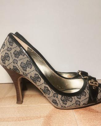 Scarpa con tacco Guess