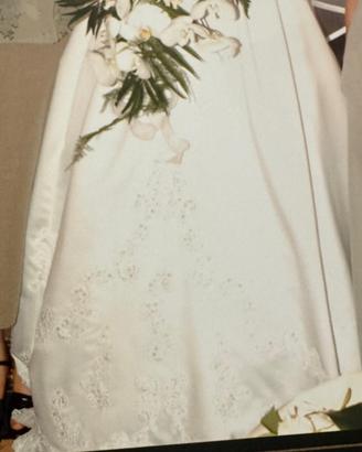 Splendido Abito da Sposa Classico in Raso