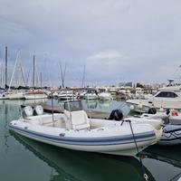gommone con coppia motori