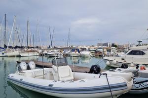 gommone con coppia motori