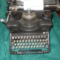 MACCHINA DA SCRIVERE OLIVETTI M40 KR
