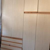 Armadio in legno  adatto da cameretta bimbo