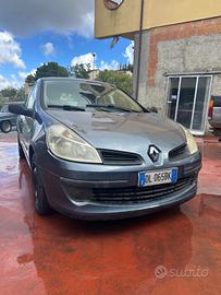 Renault Clio 1.2 16V 5 porte 4U Pack