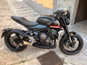 Trident 660