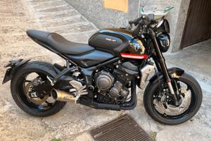 Trident 660