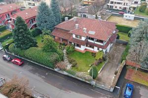 Villa di 801 m² con più di 5 locali e box auto dop