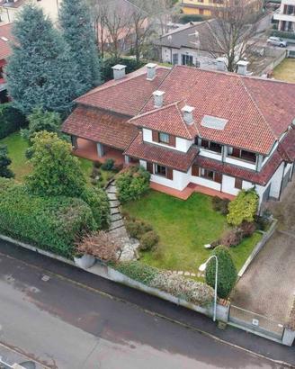 Villa di 801 m² con più di 5 locali e box auto dop