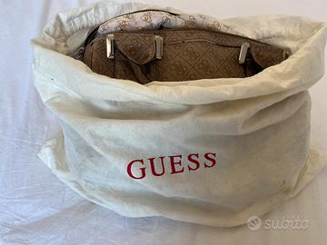 Borsa della Guess con tracolla