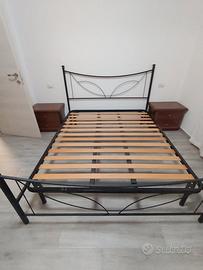 Struttura letto matrimoniale con rete con doghe