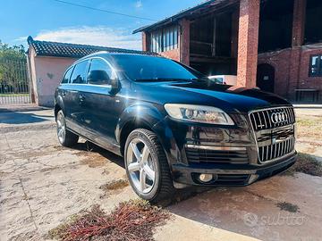 Audi Q7 3.0 quattro , 7 posti.