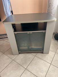 Mobile tv con retelle e vetrinetta