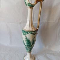 Vaso a brocca in ceramica dipinta e smaltata