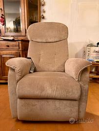 poltrona con assistenza alzata e reclinabile