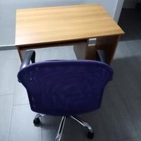 Scrivania e sedia con rotelle