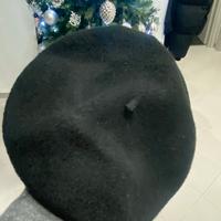 Cappello basco nero di lana