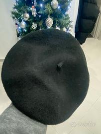 Cappello basco nero di lana