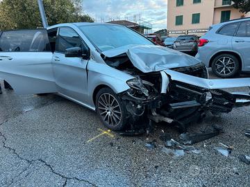 Mercedes classe b w246 incidentata