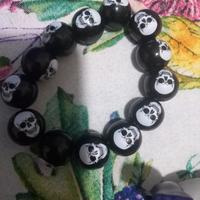 braccialetto con teschi 