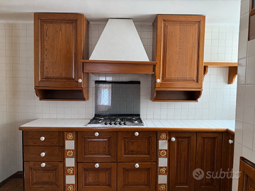 Cucina in legno massello stile finta muratura