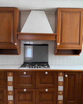 Cucina in legno massello stile finta muratura