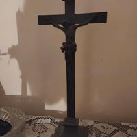 CROCIFISSO ANTICO da tavolo  con basamento  Metall