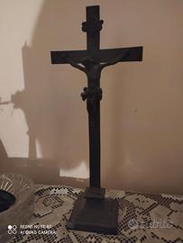 CROCIFISSO ANTICO da tavolo  con basamento  Metall