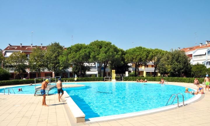 Trilocale al piano terra con piscina