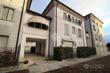 2 LOCALI A SUZZARA
