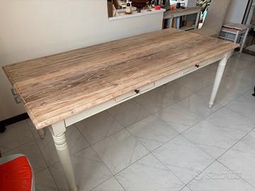 Tavolo in legno stile shabby