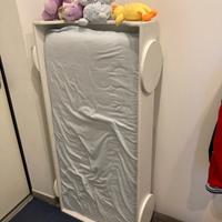 Lettino stile montessoriano in legno