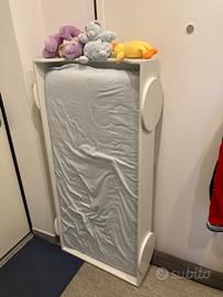 Lettino stile montessoriano in legno