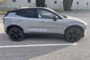 Volvo EX30 cross country  con gancio traino