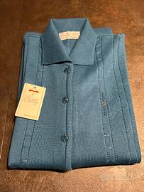 Cardigan da donna in maglia azzurro.