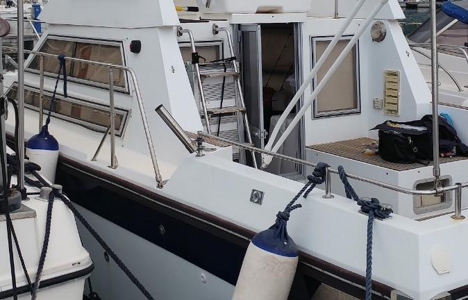 Barca a motore jeanneau