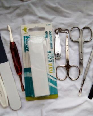 SET ACCESSORI MANICURE-PEDICURE